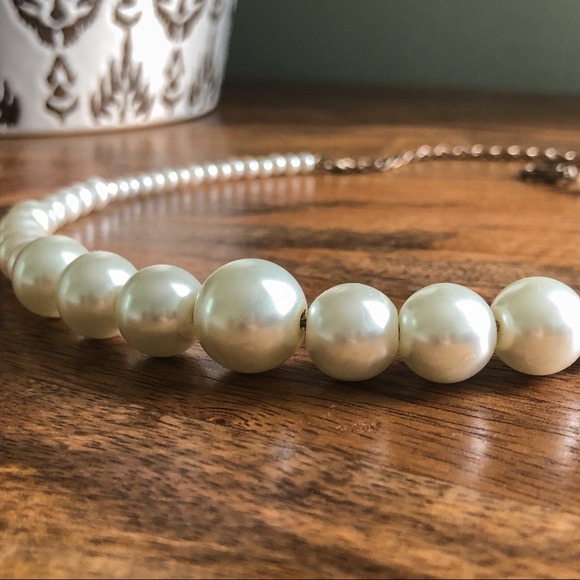 Off-White Pearl Necklace - Picture 3 of 5
